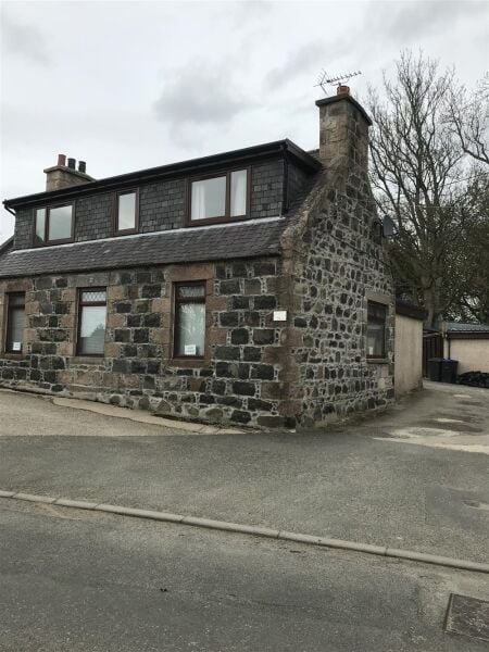 FREEHOLD VILLAGE PUBLIC HOUSE WITH CHARMING 3-BED FAMILY HOME NEAR INVERURIE FREEHOLD VILLAGE PUBLIC HOUSE WITH CHARMING 3-BED FAMILY HOME NEAR INVERURIE