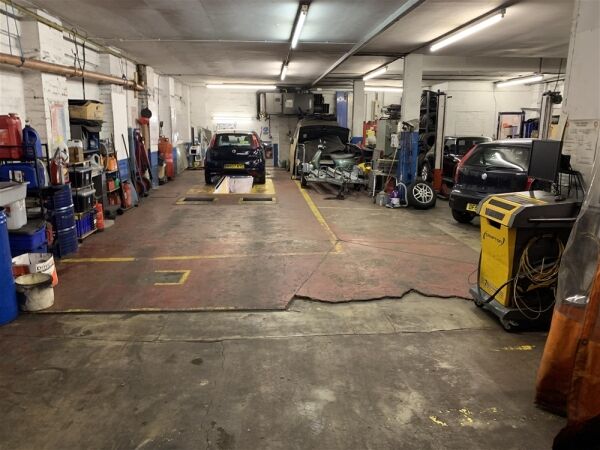 FREEHOLD MOT TESTING & REPAIRS CENTRE IN SOUTH WALES M4 CORRIDOR FREEHOLD MOT TESTING & REPAIRS CENTRE IN SOUTH WALES M4 CORRIDOR