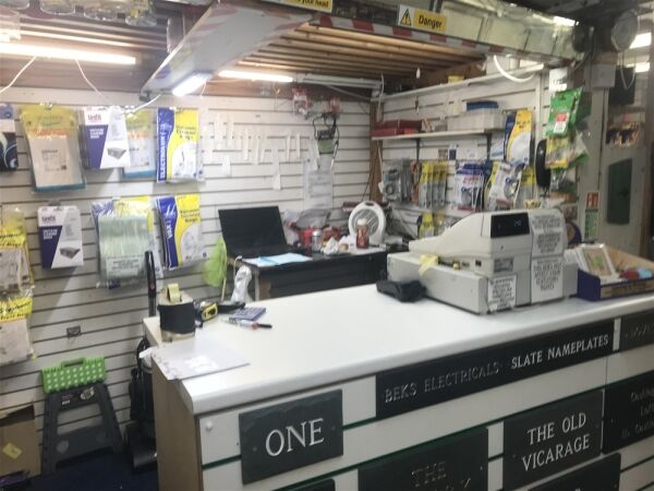 RETAIL ELECTRICAL/HARDWARE & PET SUPPLIES IN KNARESBOROUGH TOWN CENTRE RETAIL ELECTRICAL/HARDWARE & PET SUPPLIES IN KNARESBOROUGH TOWN CENTRE