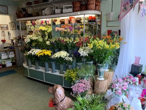 OLD ESTABLISHED INTERFLORA FLORIST IN CAERPHILLY TOWN CENTRE OLD ESTABLISHED INTERFLORA FLORIST IN CAERPHILLY TOWN CENTRE
