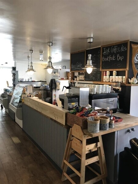 CHARMING COURTYARD COFFEE SHOP IN BRACKLEY TOWN CENTRE Photo 2