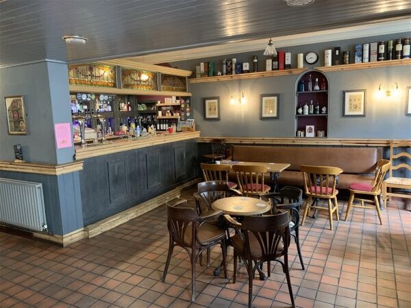 CHARMING PUBLIC HOUSE WITH FAMILY HOME IN THE MUMBLES CHARMING PUBLIC HOUSE WITH FAMILY HOME IN THE MUMBLES