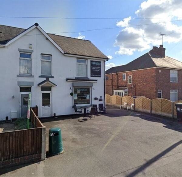 FREEHOLD SANDWICH BAR WITH PRIVATE APARTMENT IN KIRKBY IN ASHFIELD Photo 2