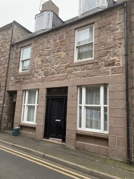 IMPRESSIVE FREEHOLD GUEST HOUSE & STUDIOS/ 7 CHARMING PROPERTIES IN PETERHEAD TOWN CENTRE