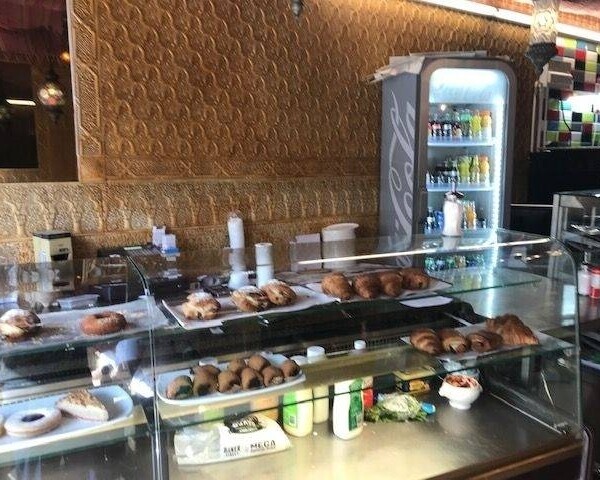 London Properties are pleased to offer to the market well established restaurant/bakery with shisha lounge situated in High Street, Harlesden Photo 2