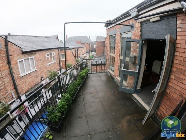 PUBLIC HOUSE: WILMSLOW: R9377 Photo 2