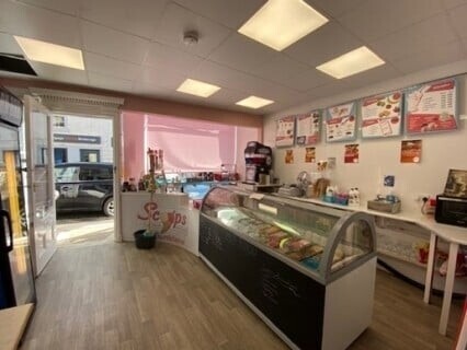Stunning Fully Refurbished Ice Cream, Dessert and Takeaway Business in Dunblane Photo 2