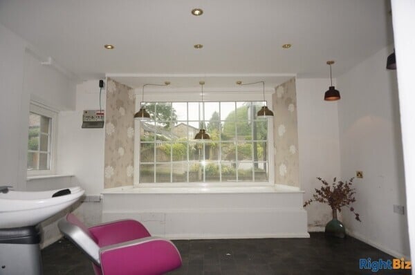 TO LET - ATTRACTIVE PREMISES IN PROMINENT POSITION WITHIN THE PEAK DISTRICT VILLAGE OF BASLOW Photo 2