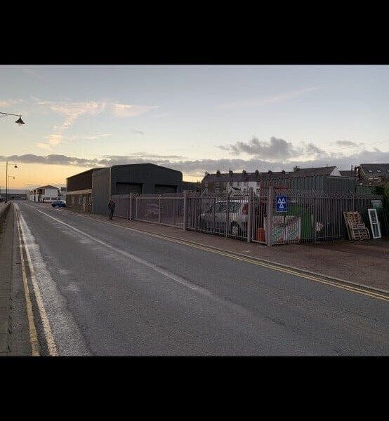 Big Garage For sale in North Wales Pwllheli Photo 2