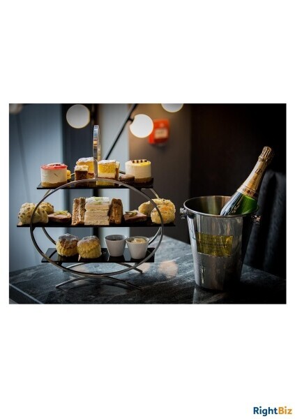 Thriving turnkey business in a stunning state of the art complex with other restaurants Photo 3