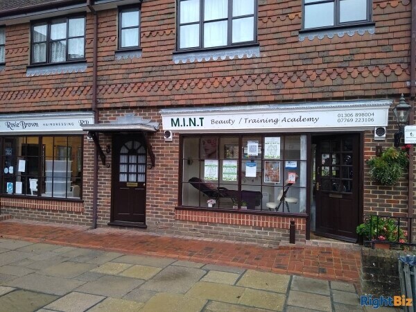 Friendly and Relaxed Beauty Salon in Surrey Photo 2