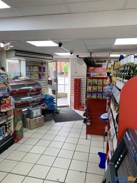 Taking £24,000 pw LICENSED CONVENIENCE STORE SWADLINCOTE, DERBYSHIRE Photo 2