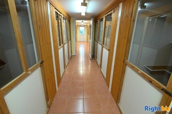 Kennels, Cattery & Equestrian businesses For Sale in Ventnor Photo 2