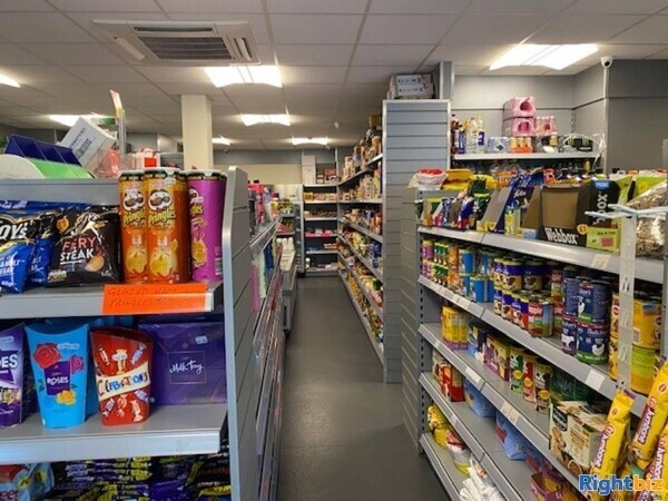 Leasehold Convenience Store & Off License Located In Atherstone Photo 2