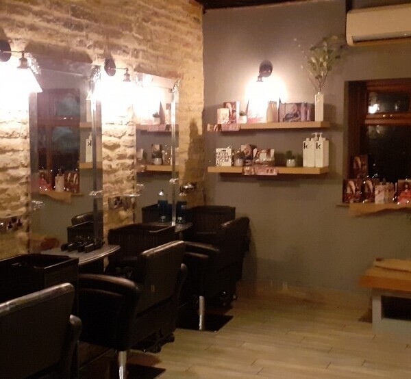IMMACULATE HAIR SALON, SOUTH YORKSHIRE - OUTSTANDING AFFLUENT LOCATION Photo 2