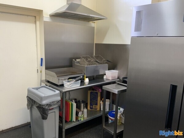 Leasehold cafe and takeaway Southampton area close to the new forest. Prime location. Photo 2