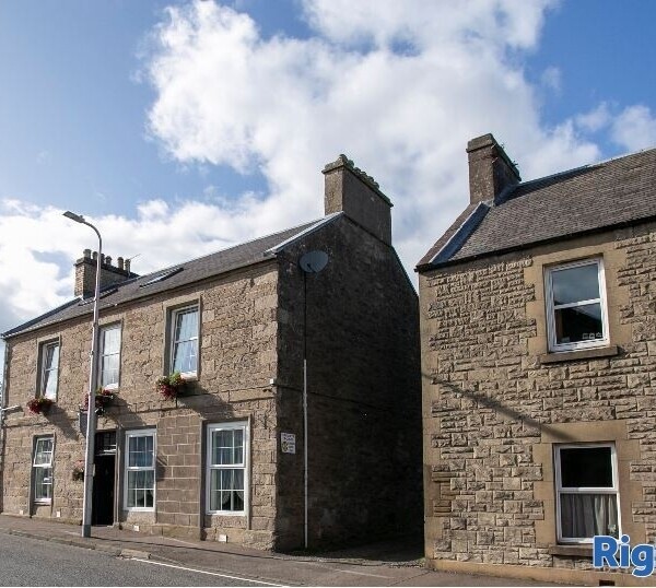 For Sale - Well Presented 6-Bedroom Guesthouse in Affluent Tourist Town in Central Scotland. Photo 2