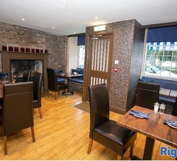 To Let - Opportunity To Acquire A Restaurant In An Affluent Village In Central Scotland. Photo 2