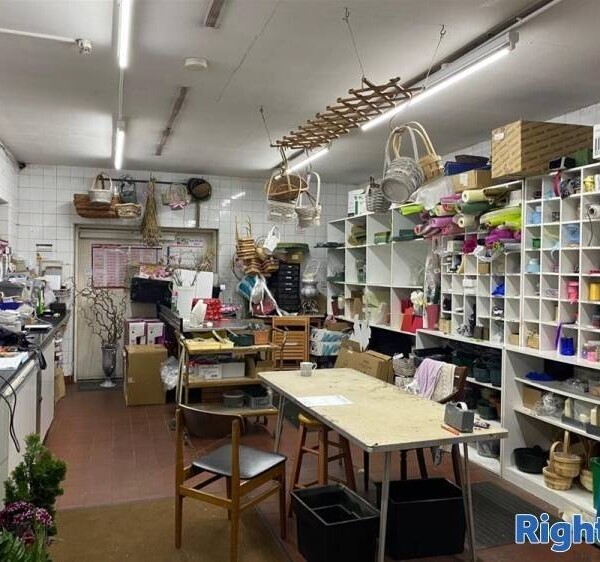 Well Established Florist- West Yorkshire Photo 2