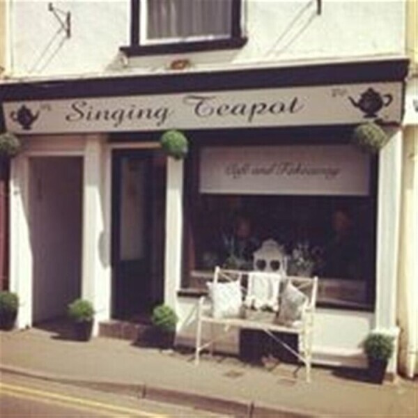 SHOP PREMISES prime central location WOTTON-UNDER-EDGE Photo 2