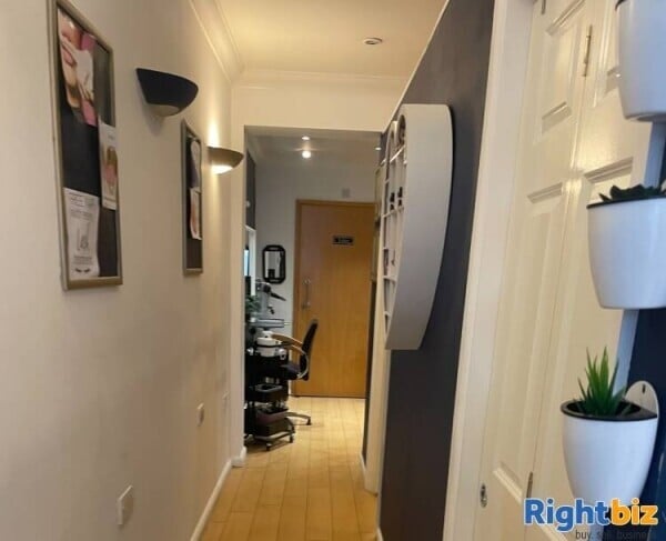Hair & Beauty salon for Sale in Huntingdon Photo 2