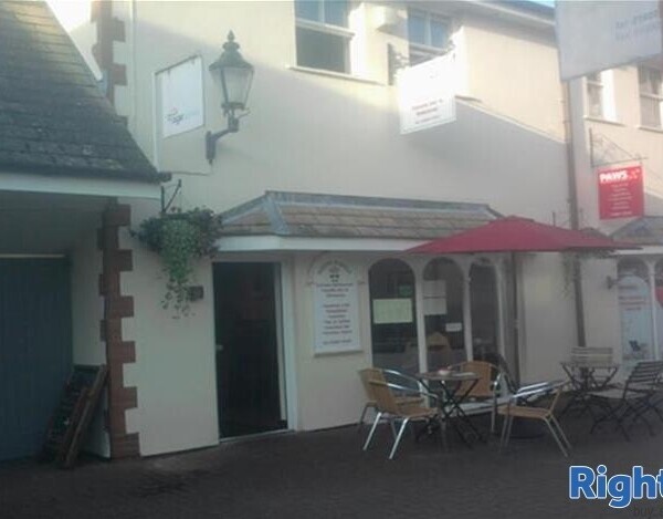 MONMOUTHSHIRE - BUSY TOWN CENTRE CAFE RESTAURANT Photo 2