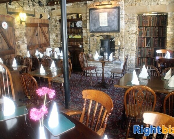 COTSWOLDS - HISTORIC MARKET SQUARE INN Photo 2