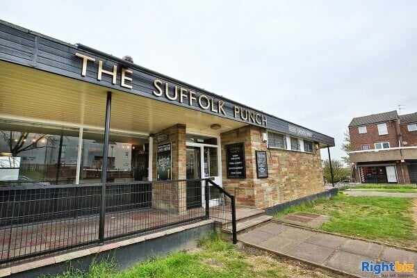 SUFFOLK - VIRTUAL FREEHOLD RESIDENTIAL PUB W/ KITCHEN & PARKING Photo 2