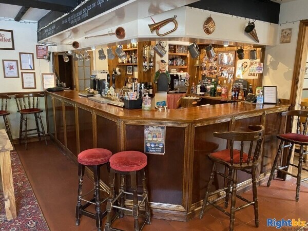 SOMERSET - VILLAGE FREE HOUSE Photo 2