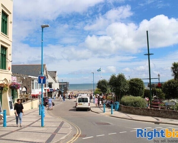 SAUNDERSFOOT BEACH FRONT - TRADITIONAL PUB OVERLOOKING SAUNDERSFOOT BEACH Photo 2