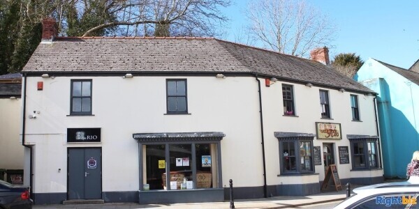 PEMBROKESHIRE - TOWN CENTRE CAFE & NIGHTCLUB PREMISES Photo 2