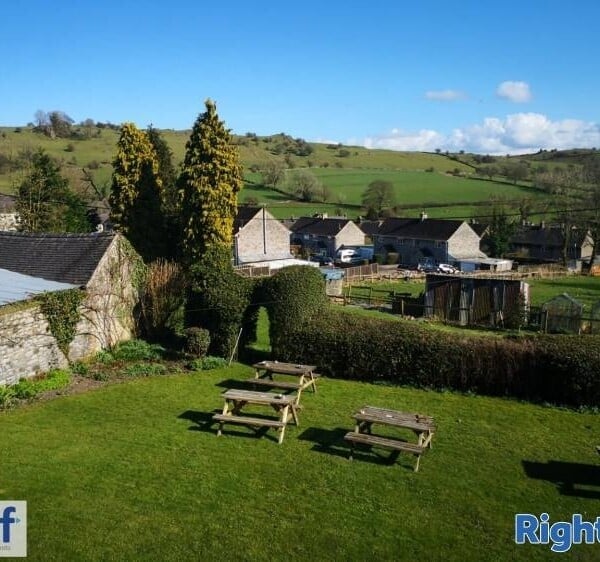 Beautiful Village Pub/Restaurant - Nr Peak District, Derbyshire Photo 2