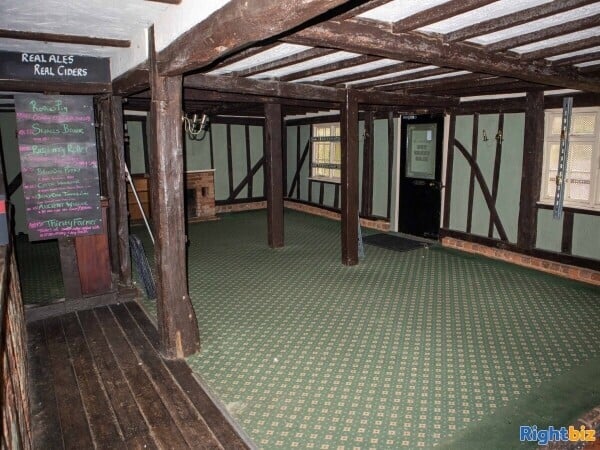 ESSEX - COUNTRY VILLAGE PUB FOR SALE Photo 2