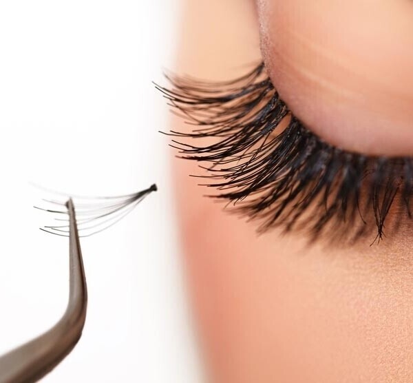 WELL LOCATED BEAUTY & NAIL SALON - £3,000 PER WEEK TURNOVER EPPING FOREST DISTRICT – ESSEX Photo 2