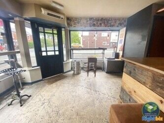 LICENSED BAR: LONGTON, PRESTON: Photo 2