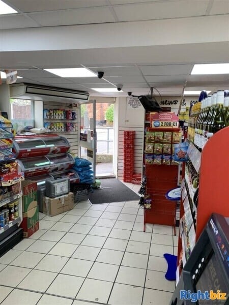 TAKING £19,500PW LICENSED CONVENIENCE STORE in SWADLINCOTE, DERBYSHIRE Photo 2