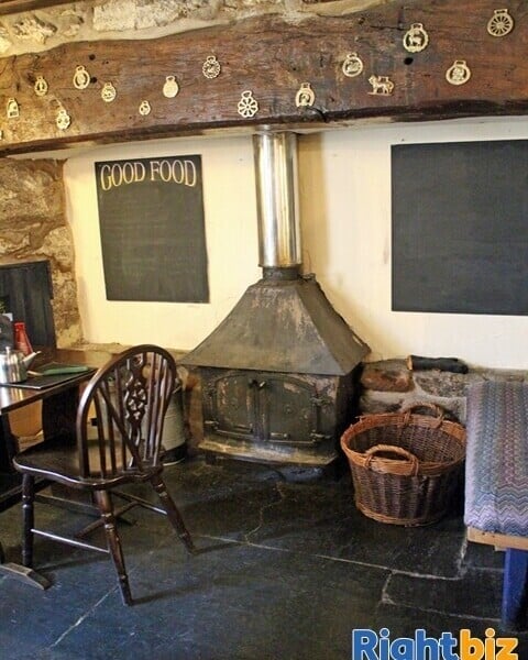 POWYS/SHROPSHIRE BORDER - HISTORIC VILLAGE INN WITH 10 ENSUITE LETTING ROOMS