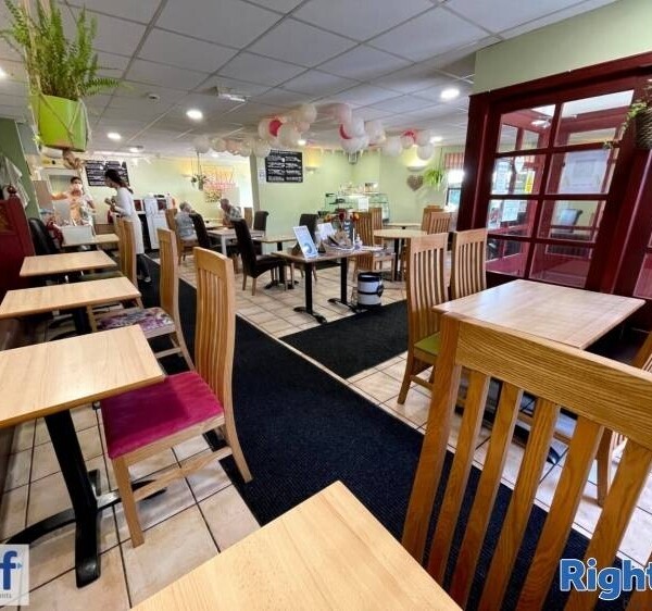 LICENSED CAFÉ/BRASSERIE Photo 2