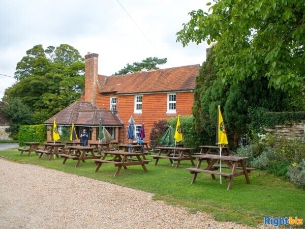 HAMPSHIRE - QUINTESSENTIAL PUB Photo 2