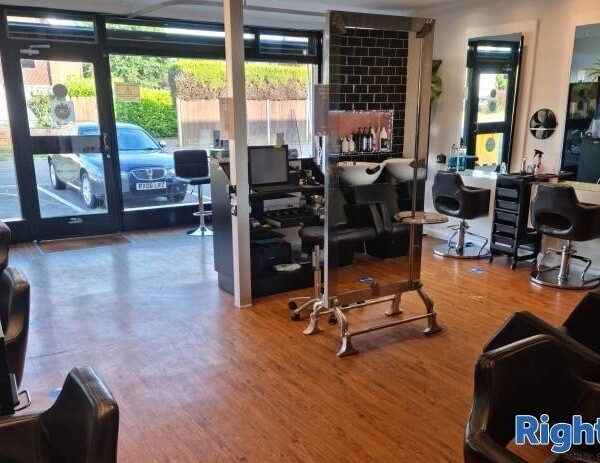 Contemporary Hair, Nail & Beauty Salon in Surrey Photo 2