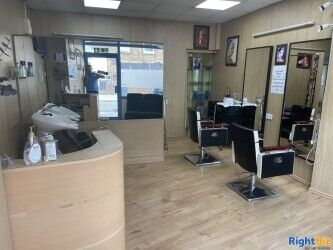 Beauty and Hairdressing shop for rent in Southall Photo 2