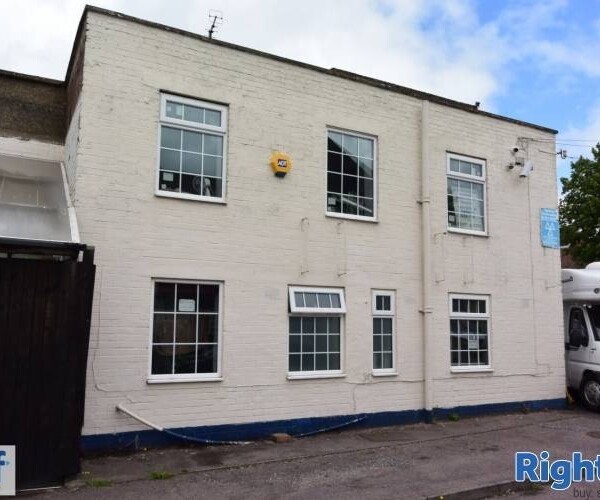 Long Established MOT and Service Centre with Freehold Photo 2