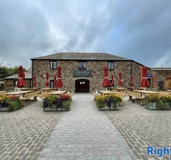 Under Offer: Superb Waterside Cafe Bistro on Bude Canal For Sale in Bude Photo 2