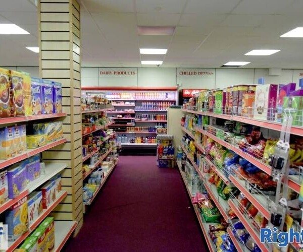 Spacious News / Grocery Store: Herts Town Photo 2