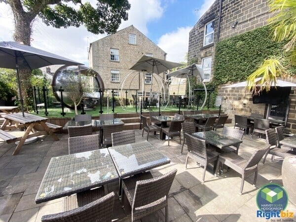 RESTAURANT & BAR: UPPERMILL: Photo 2
