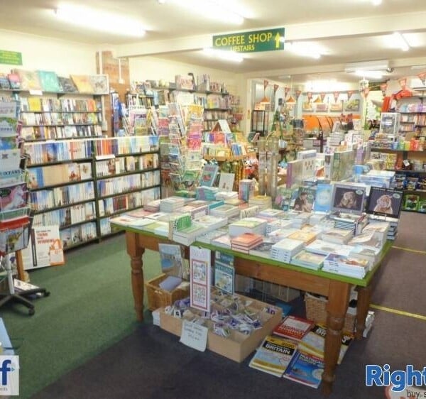 BOOK SHOP & CAFÉ Photo 2