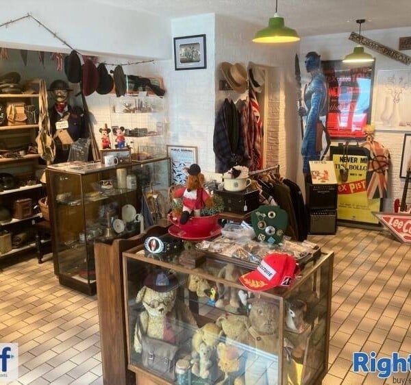 VACANT RETAIL/TEAROOM PREMISES Photo 2