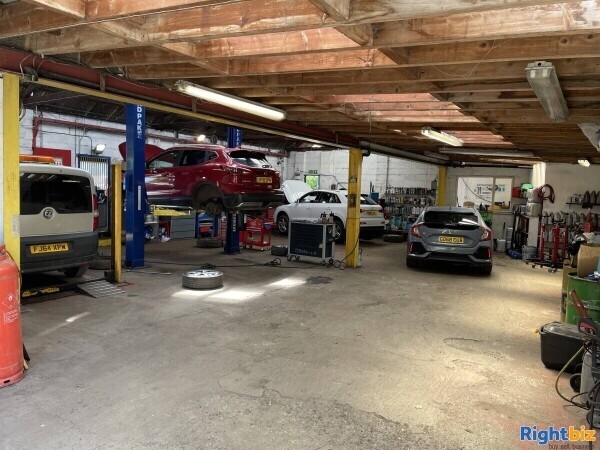 AN ACCREDITED, LONG-STANDING AND POPULAR GARAGE AND USED CAR RETAILER Photo 2