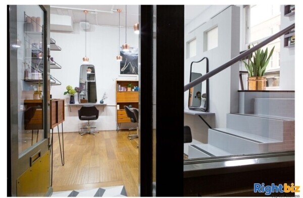 Beautiful 4 chair hair salon in prime location, Bloomsbury, Central London Photo 2