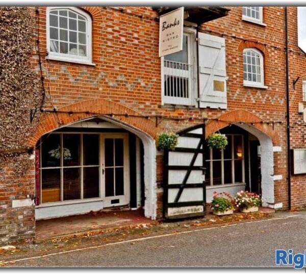 Character Licensed Restaurant premises, in affluent Market Town of Bishop's Waltham, Hampshire. Photo 2